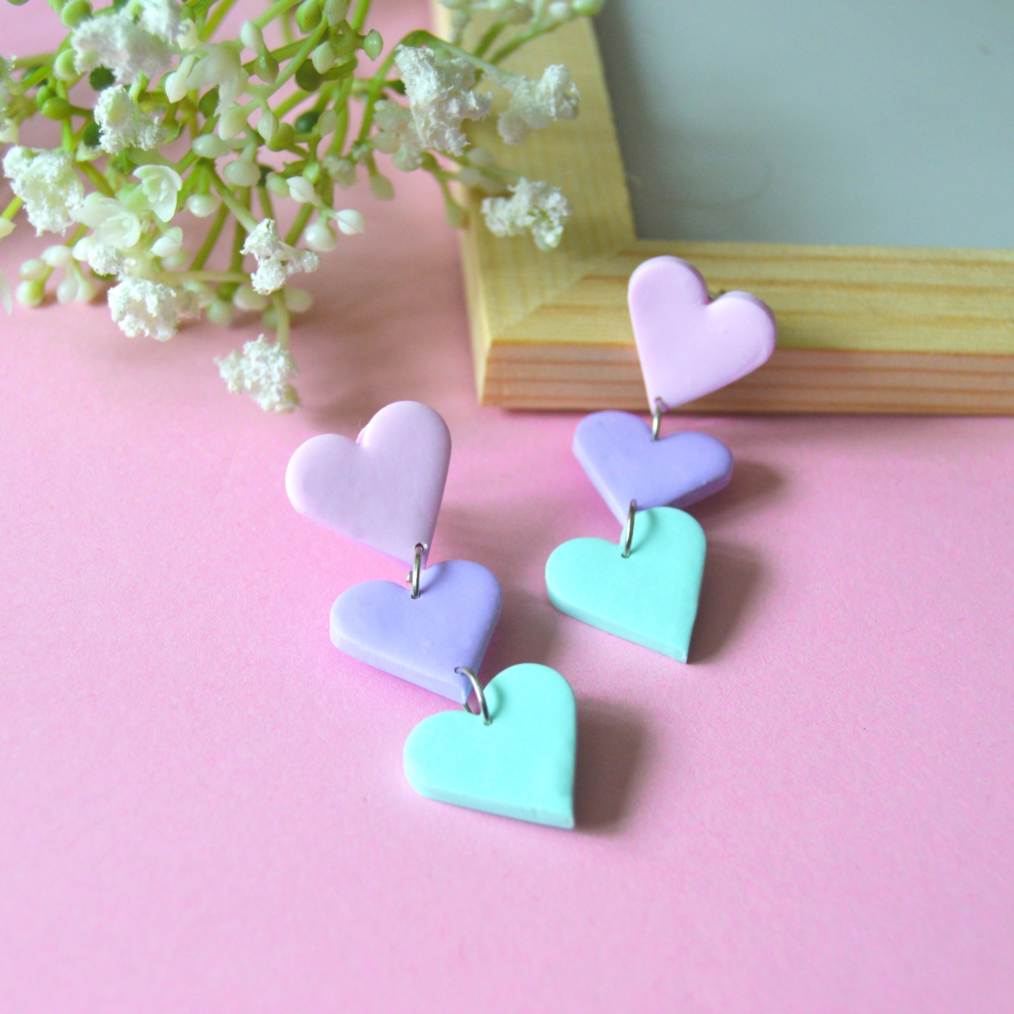 Kolczyki handmade na zdjęciu produktowym