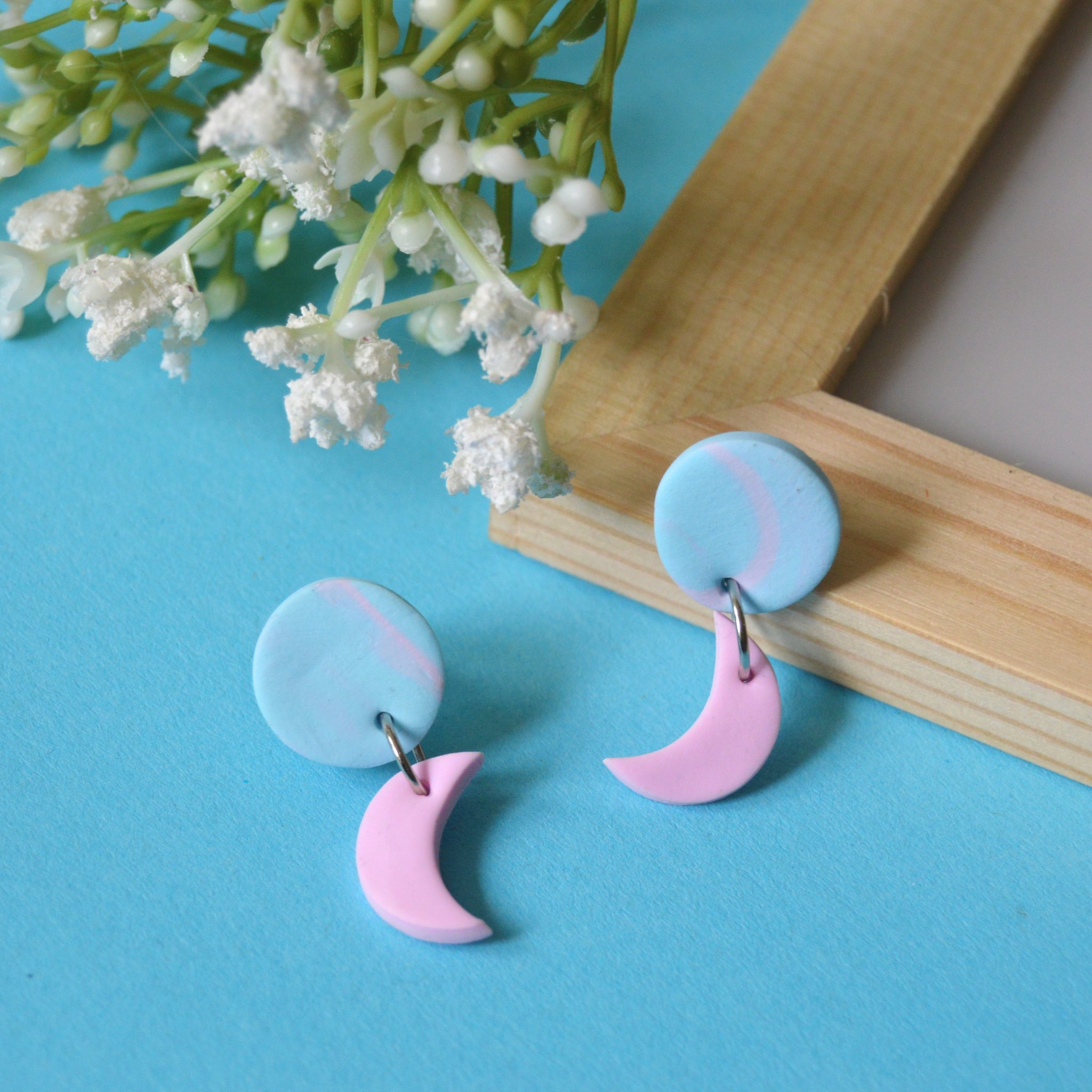 Kolczyki ręcznie robione z mocniejszym detalem