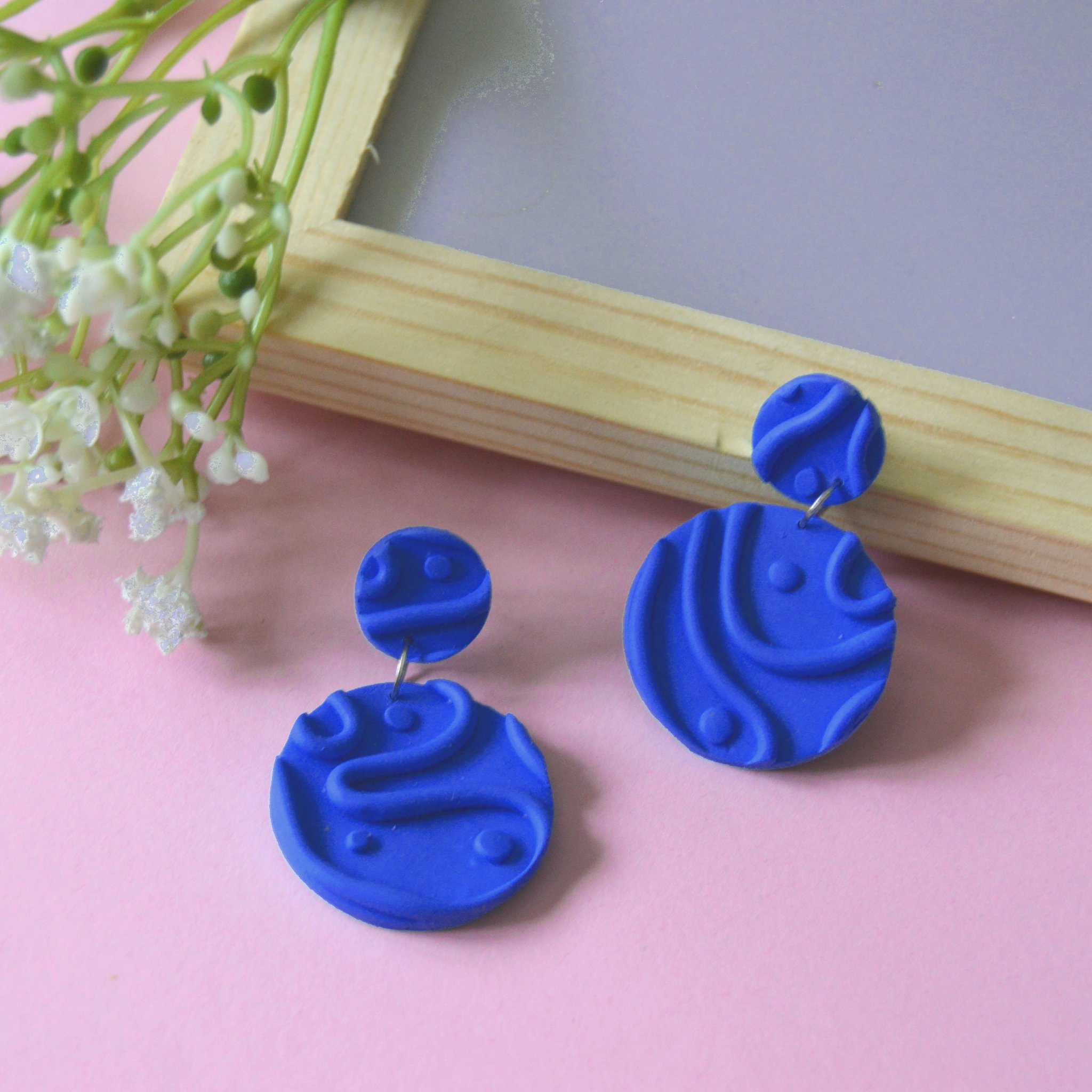 Ręcznie wykonane kolczyki z drobnymi detalami